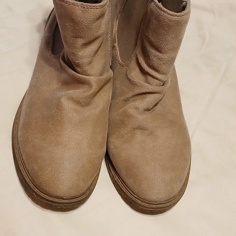 Womens Sz 8.5 Beige Suede Chelsea Boots‎ Back Zip Ankle Booties Fashion Footwear